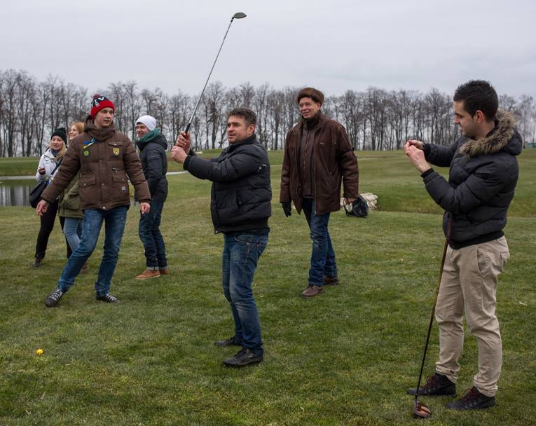 I ribelli di piazza Indipendenza conquistano il campo da golf della residenza dell’ex presidente Yanukovych REUTERS